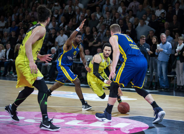 尤其是在U 尤其是在U